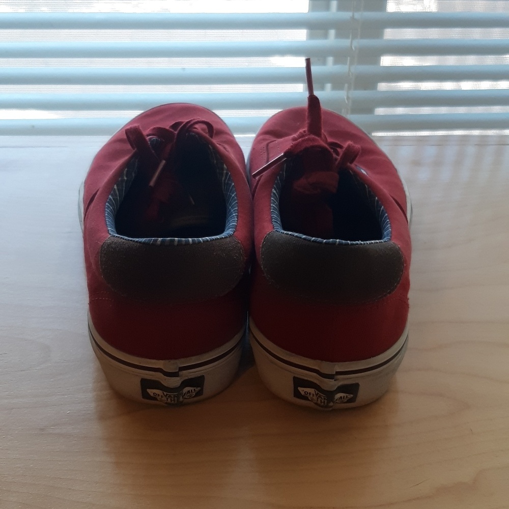 Red Van's - Picture 4 of 4